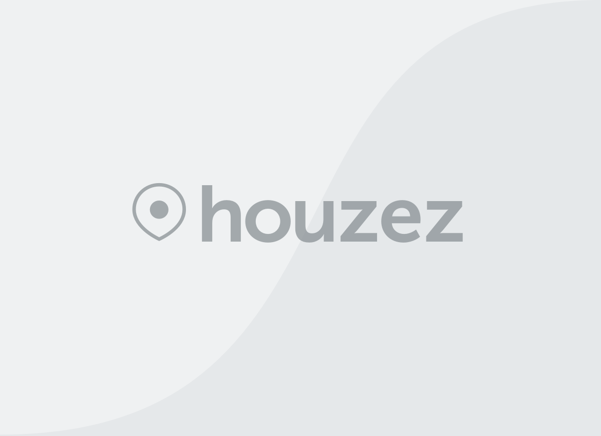 Elizabeth Keossy with Arium Real Estate